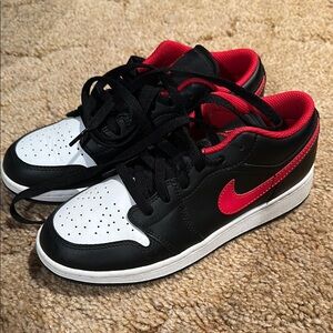 Black & Red Jordan 1 Low Big Kids 4.5